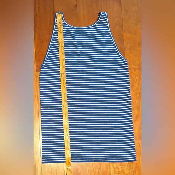 Banana republic knit tank with back V, size US small - Picture 3 of 5
